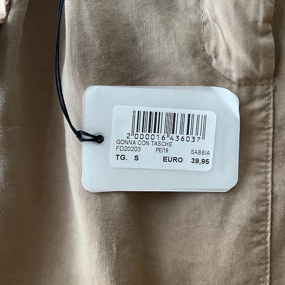 Mini cargo skirt. Size small - Picture 4 of 5